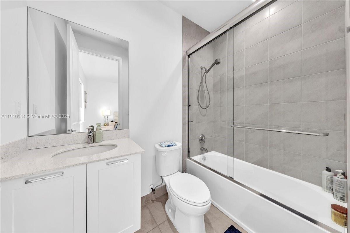 DOWNTOWN DORAL SOUTH PHAS - Residential