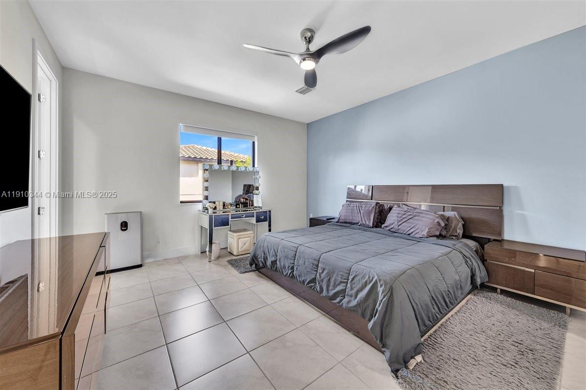 DOWNTOWN DORAL SOUTH PHAS - Residential