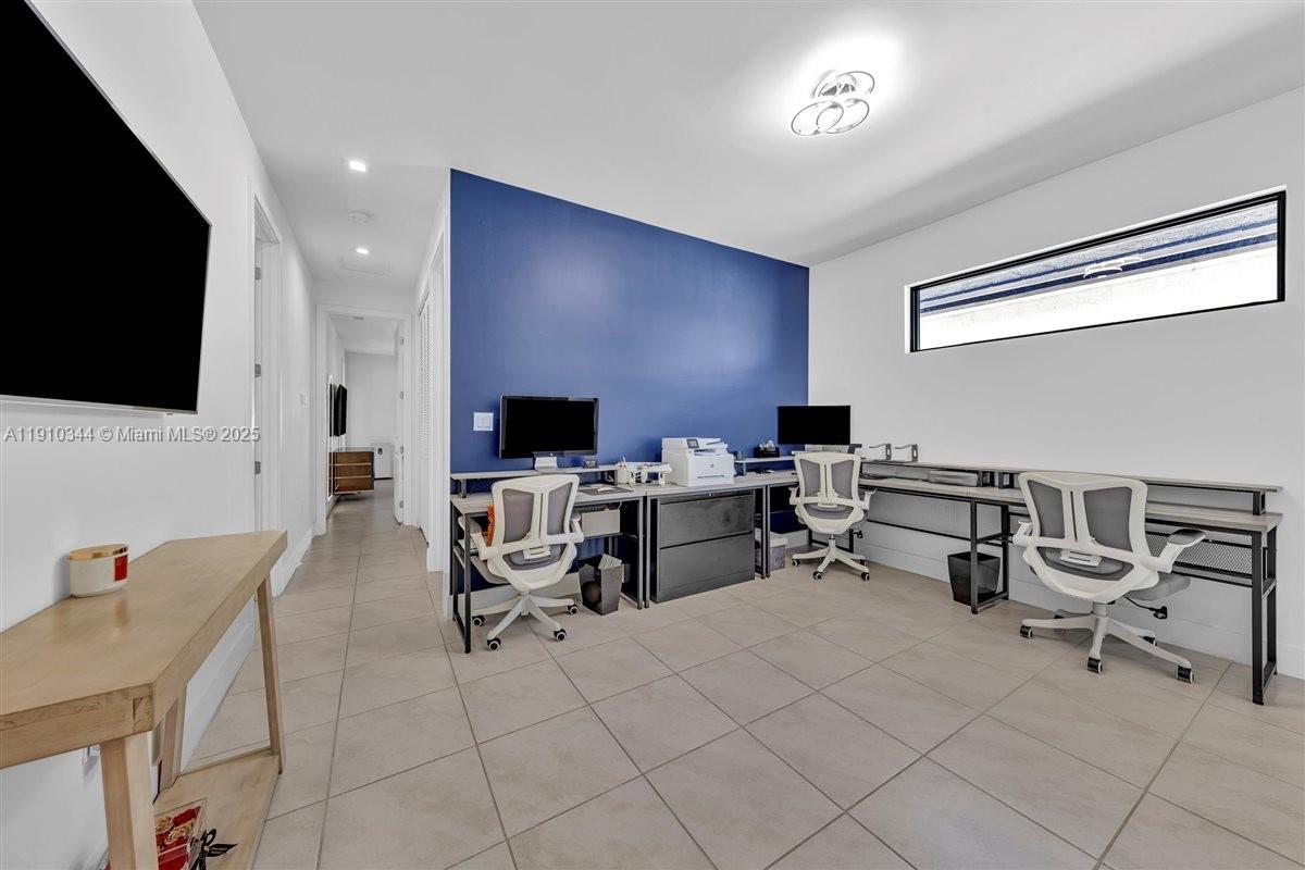 DOWNTOWN DORAL SOUTH PHAS - Residential