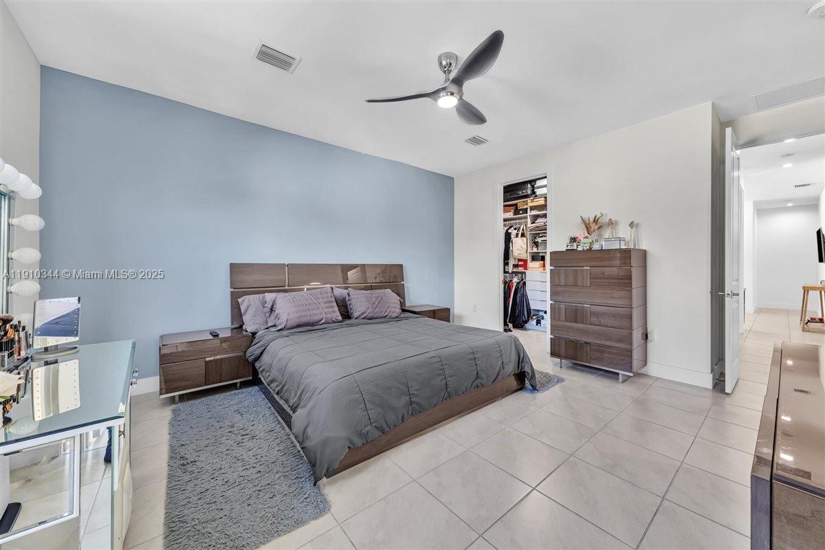 DOWNTOWN DORAL SOUTH PHAS - Residential