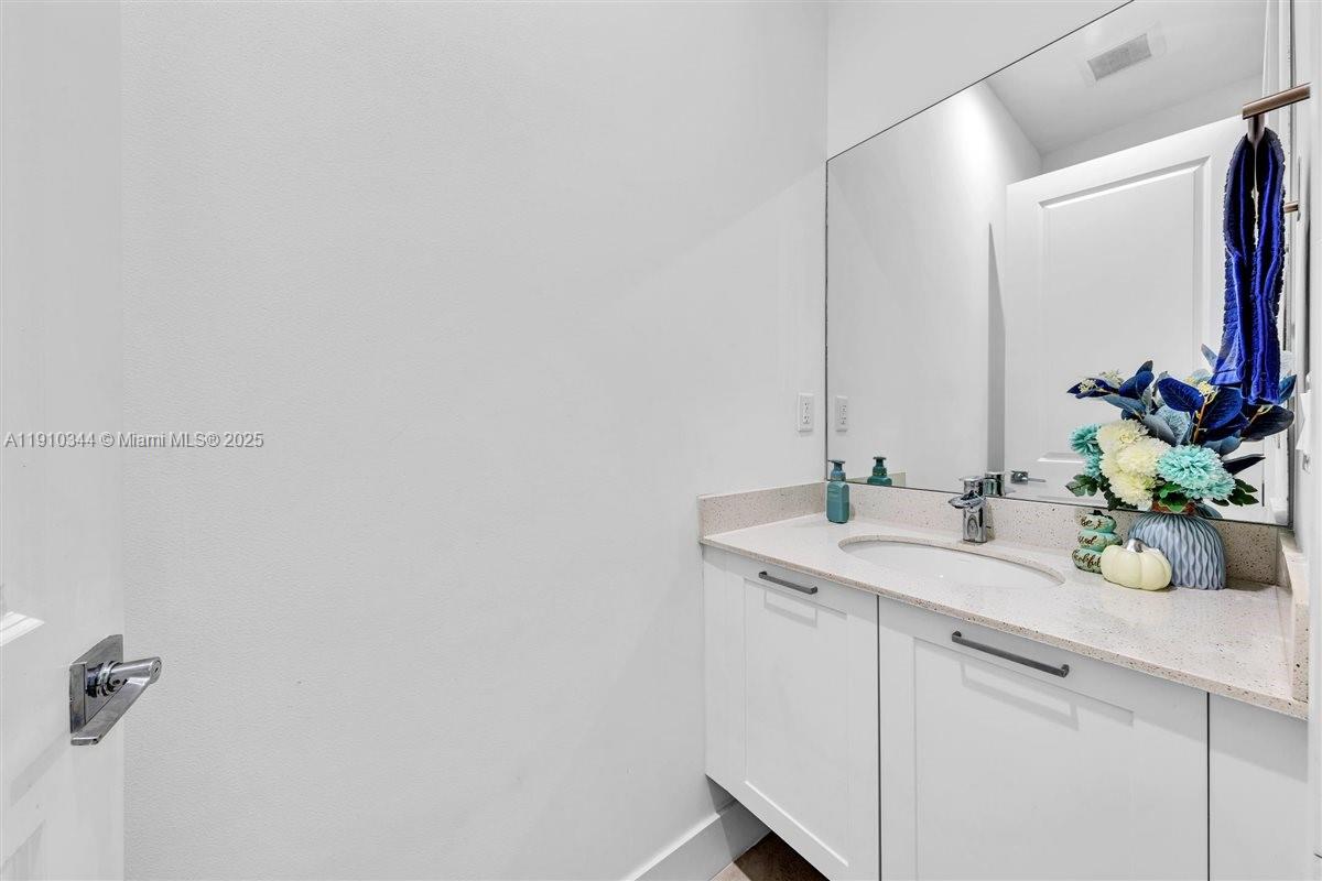 DOWNTOWN DORAL SOUTH PHAS - Residential