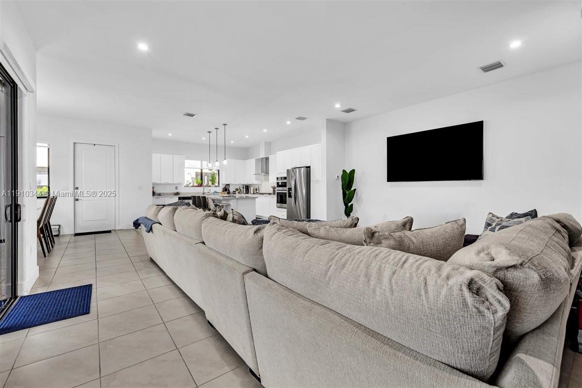 DOWNTOWN DORAL SOUTH PHAS - Residential