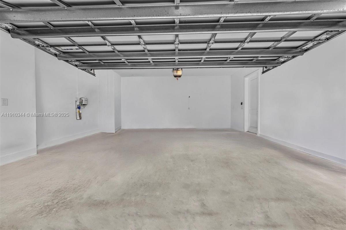 DOWNTOWN DORAL SOUTH PHAS - Residential