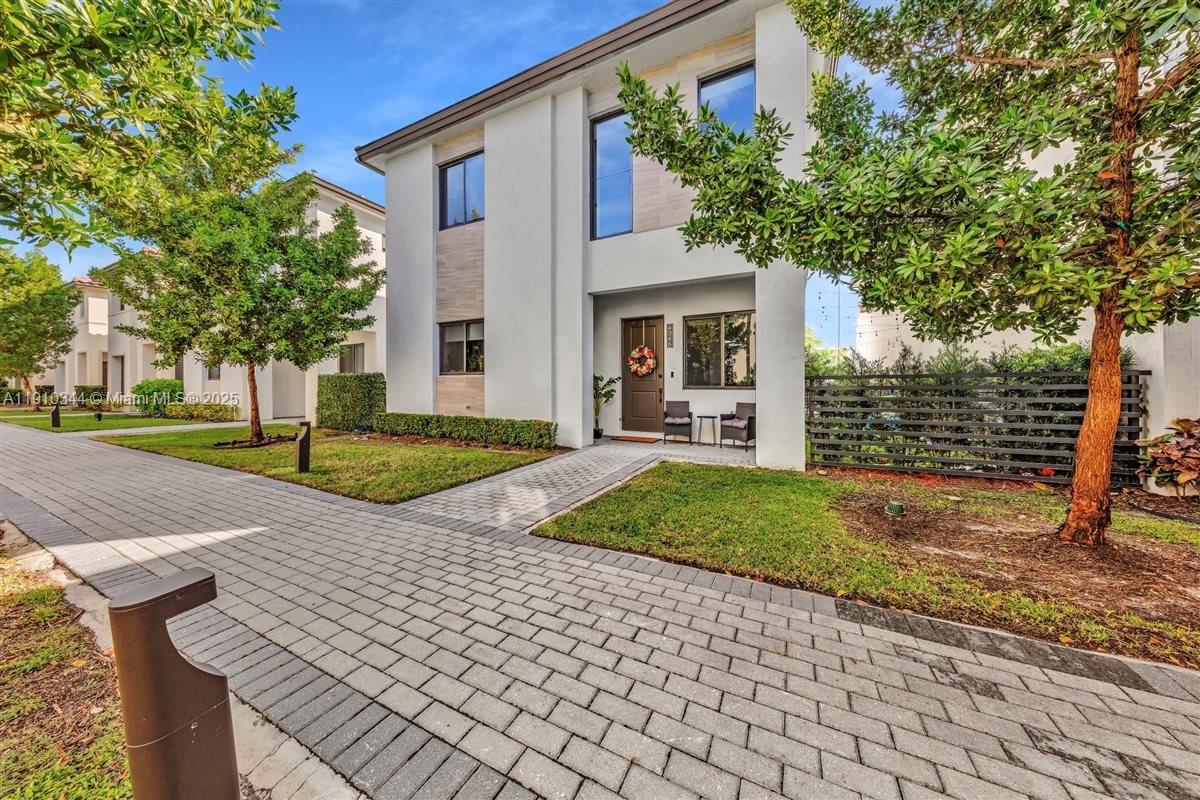 DOWNTOWN DORAL SOUTH PHAS - Residential