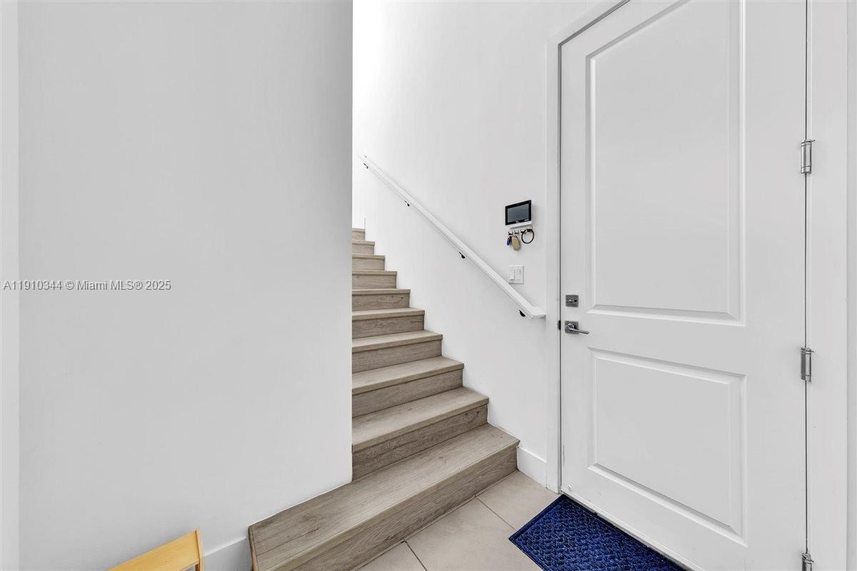 DOWNTOWN DORAL SOUTH PHAS - Residential