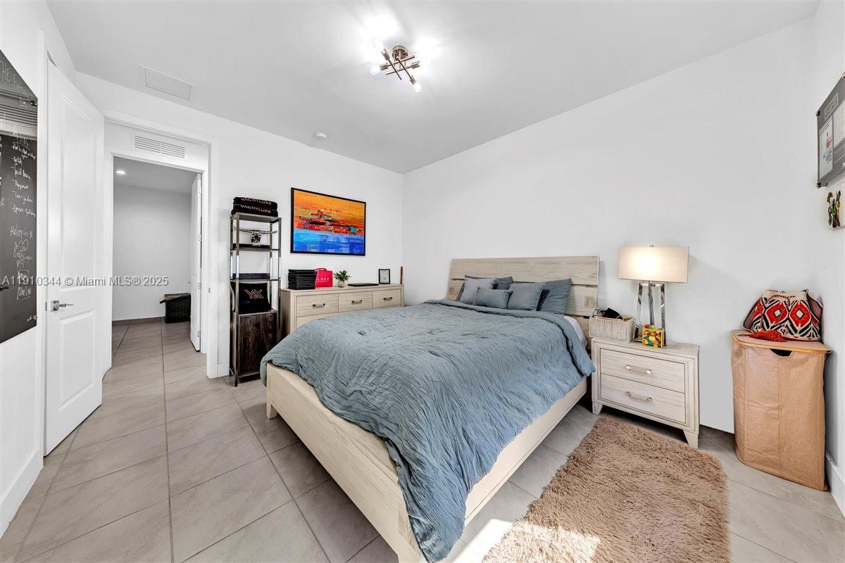 DOWNTOWN DORAL SOUTH PHAS - Residential