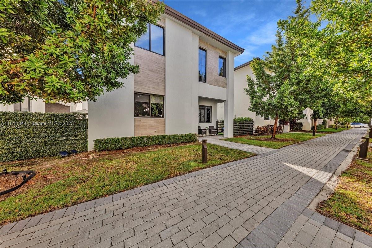 DOWNTOWN DORAL SOUTH PHAS - Residential