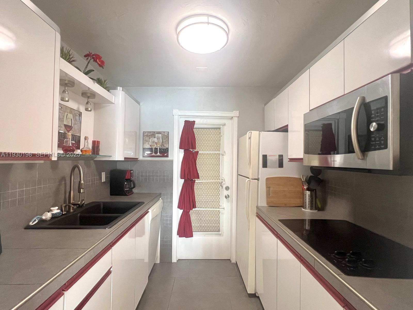 YACHT HARBOR APARTMENTS C - Residential Lease