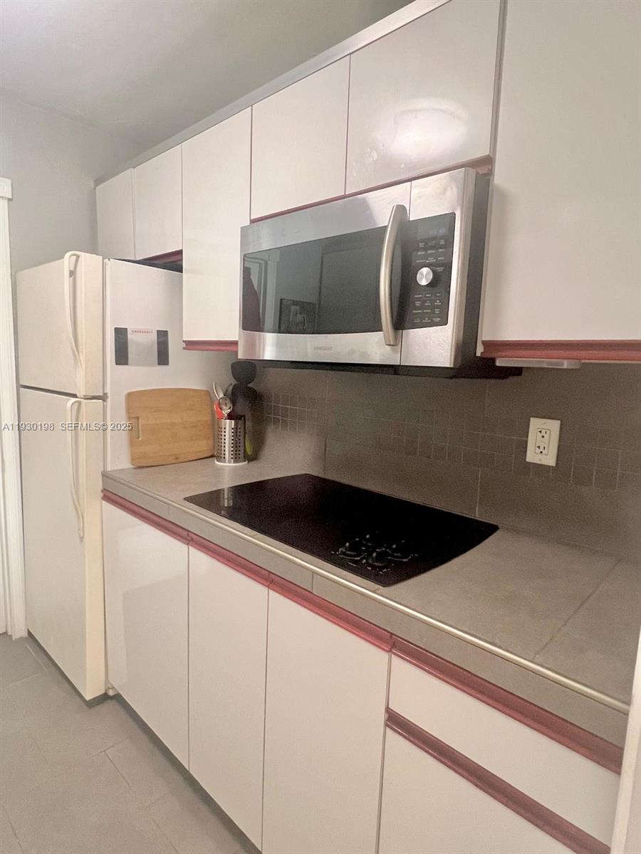 YACHT HARBOR APARTMENTS C - Residential Lease