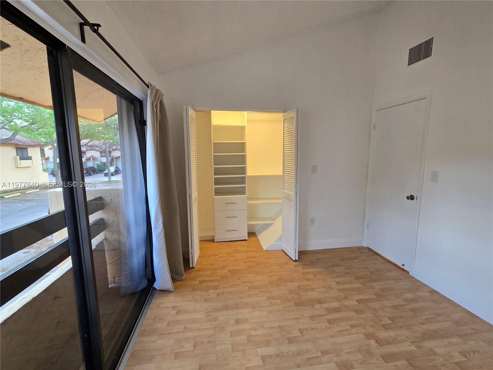 DADELAND COVE SEC 2 - Residential Lease