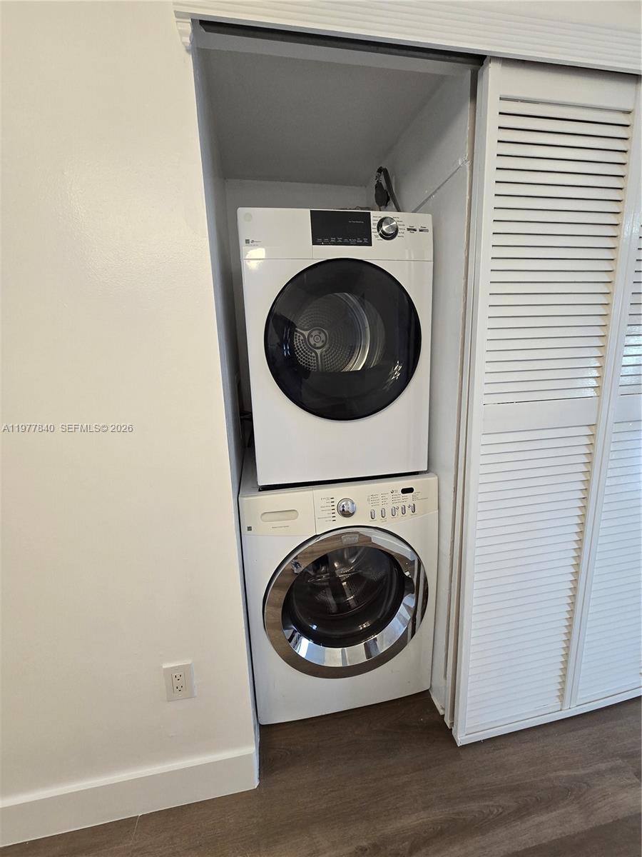 DADELAND COVE SEC 2 - Residential Lease