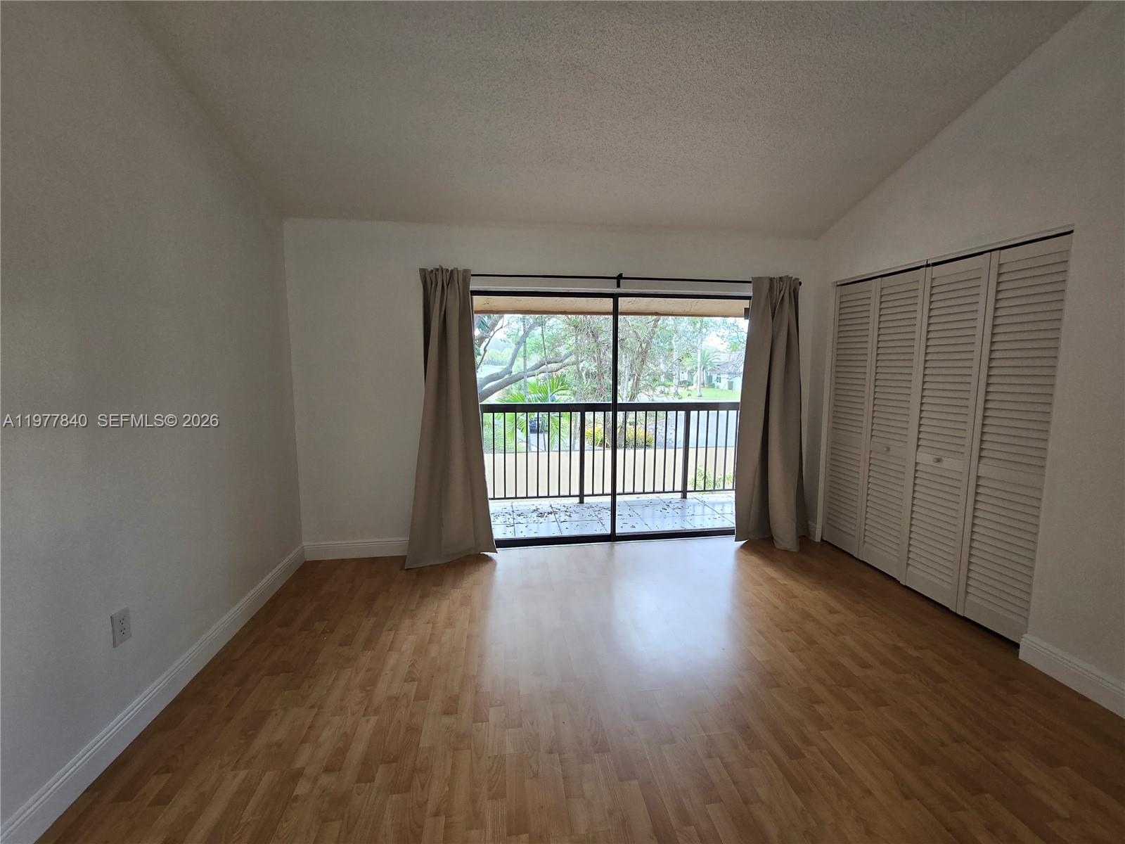 DADELAND COVE SEC 2 - Residential Lease