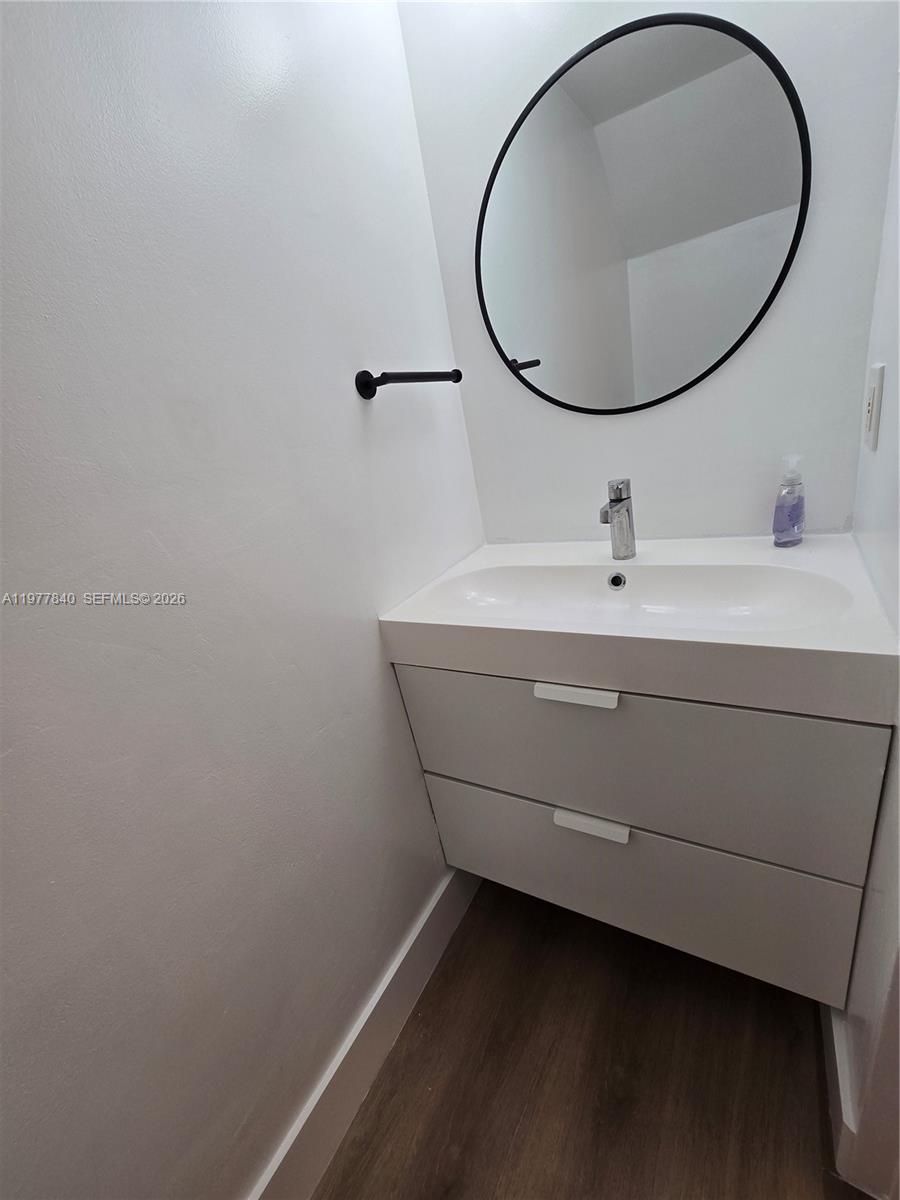 DADELAND COVE SEC 2 - Residential Lease