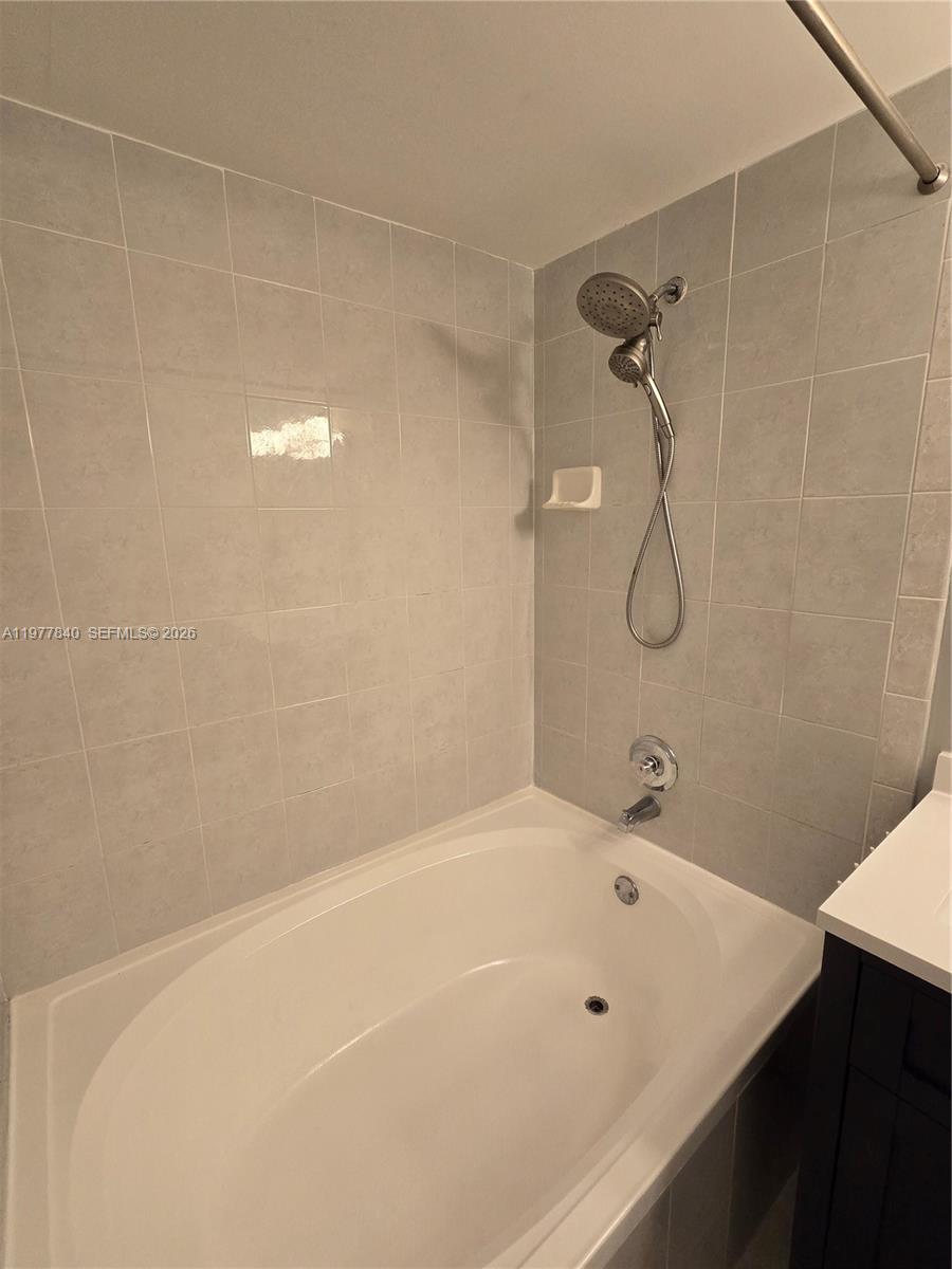 DADELAND COVE SEC 2 - Residential Lease