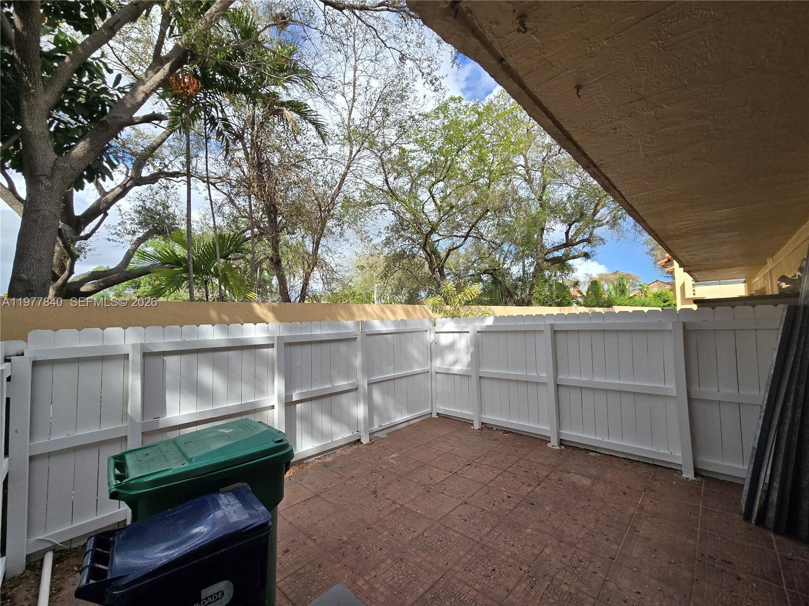 DADELAND COVE SEC 2 - Residential Lease