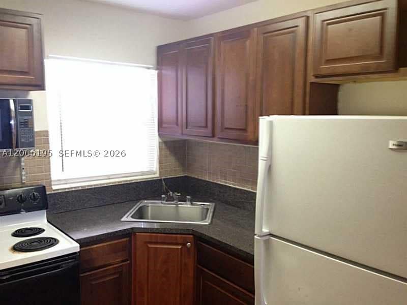 Photo of 2008 Jackson St #E2, Hollywood, FL 33020 (MLS # A12066195)