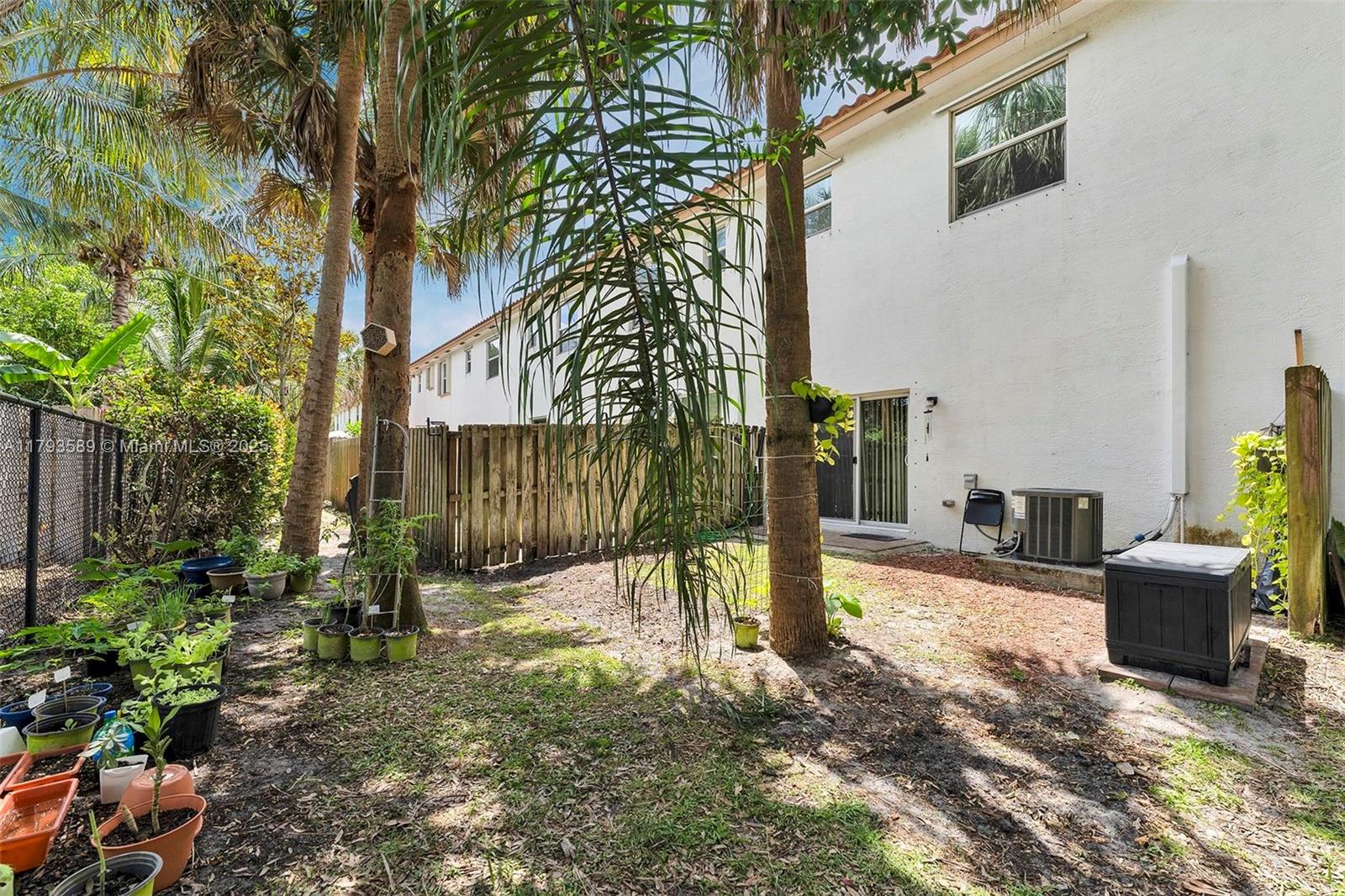 CHARLESTON COMMONS 2 - Residential