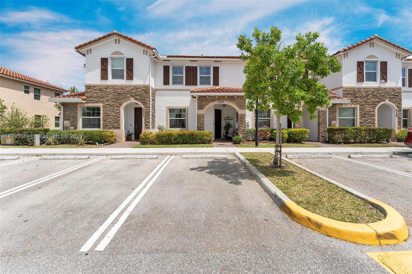 CHARLESTON COMMONS 2 - Residential