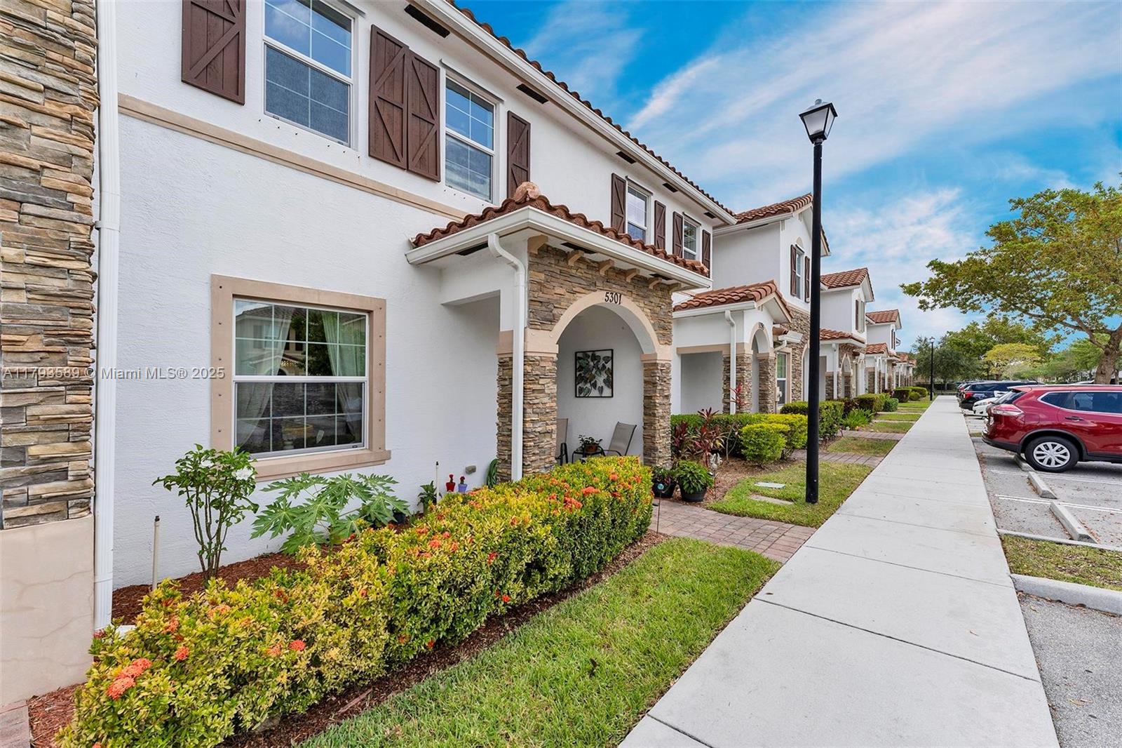 CHARLESTON COMMONS 2 - Residential