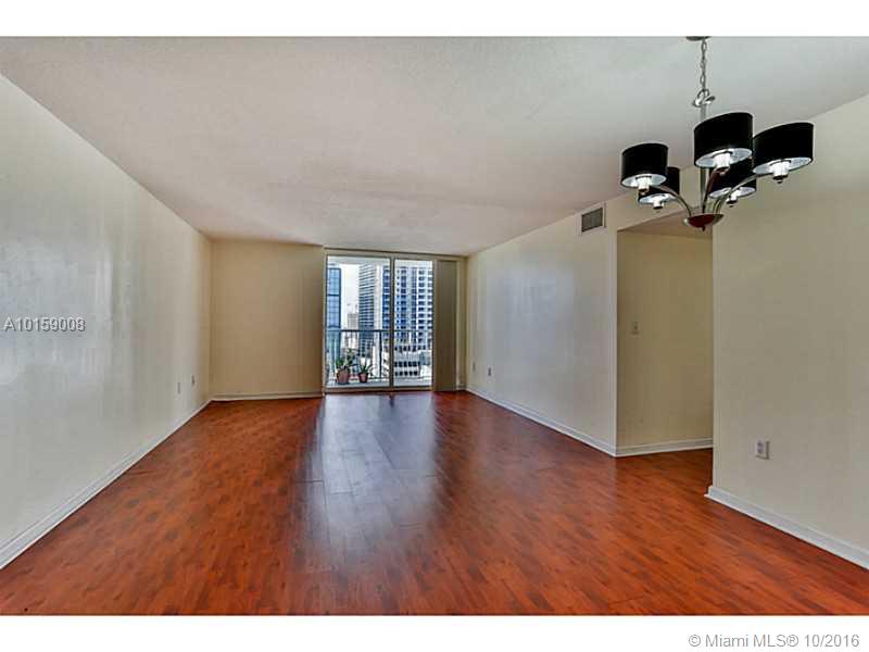 Great unit at the Club at Brickell!!