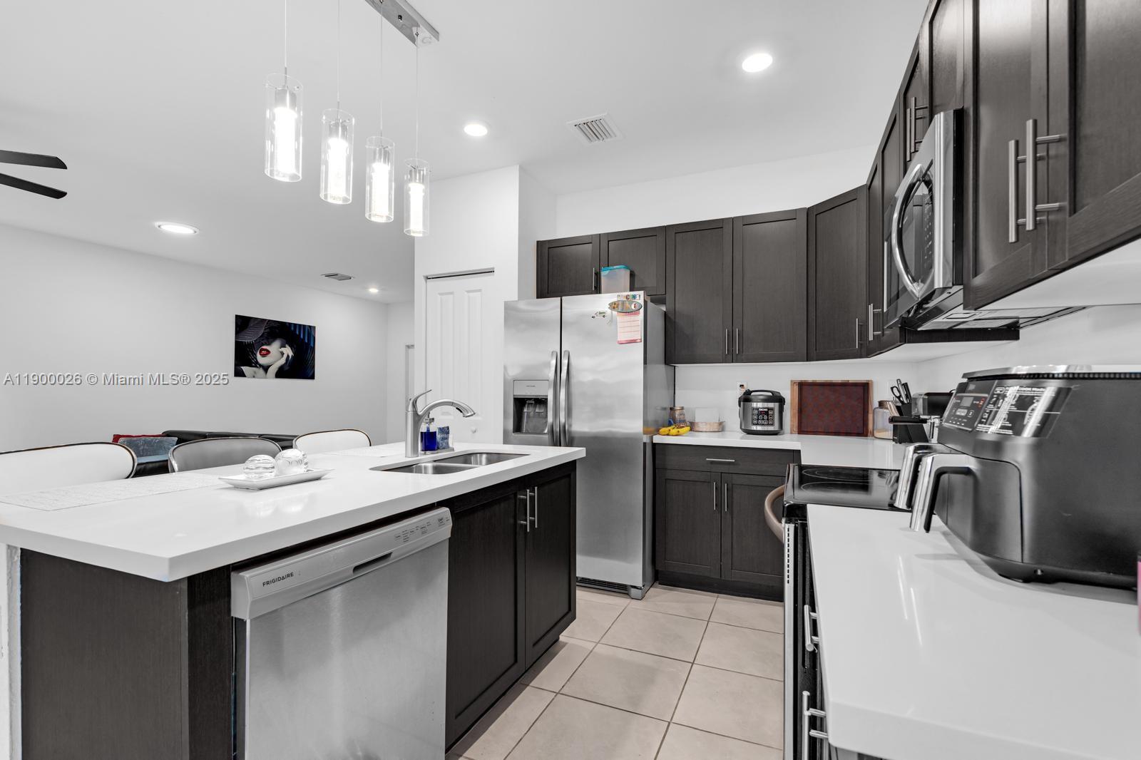 ENCLAVE SOUTH PHASE 1 - Residential