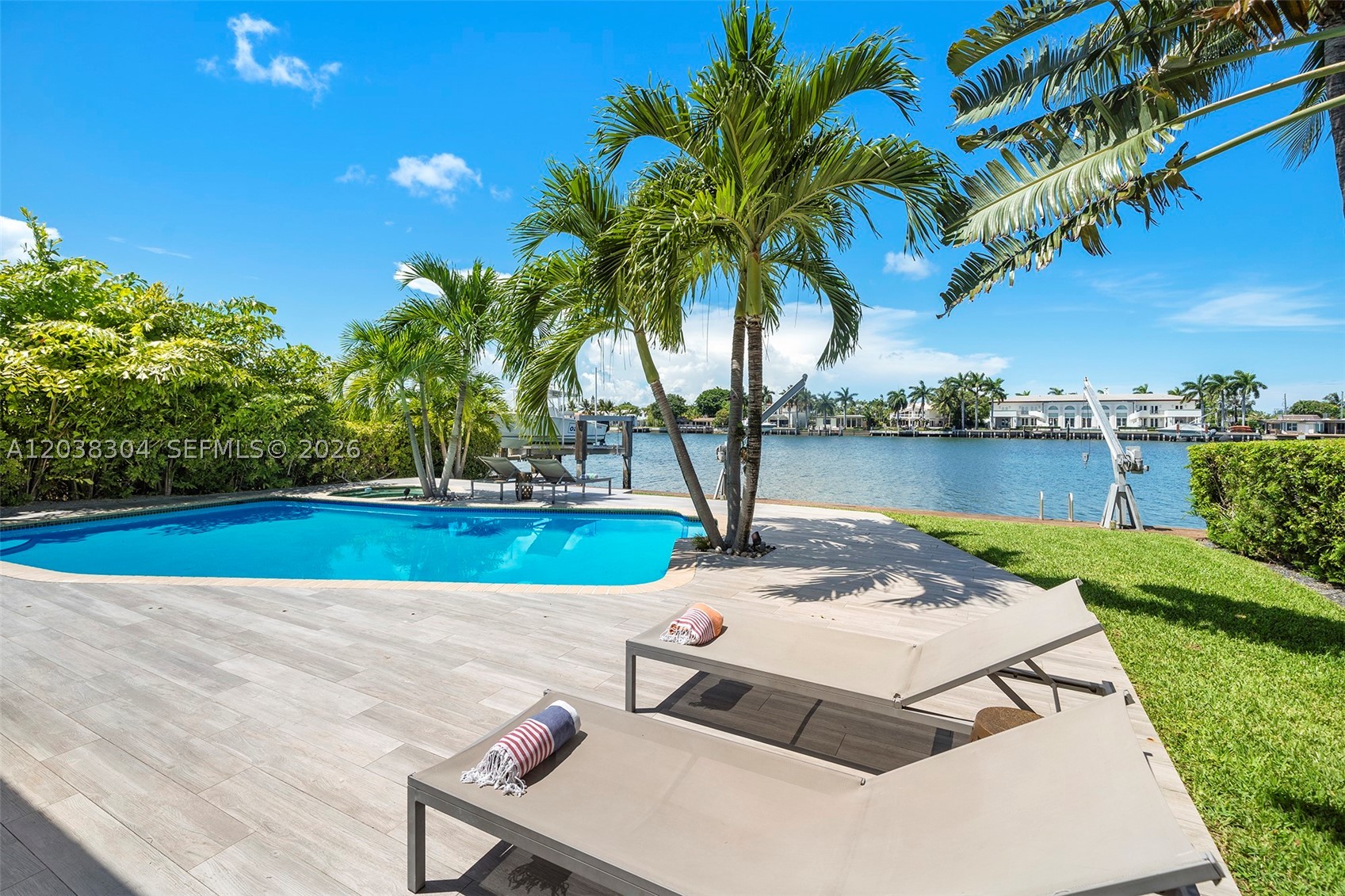365 N Shore Dr
