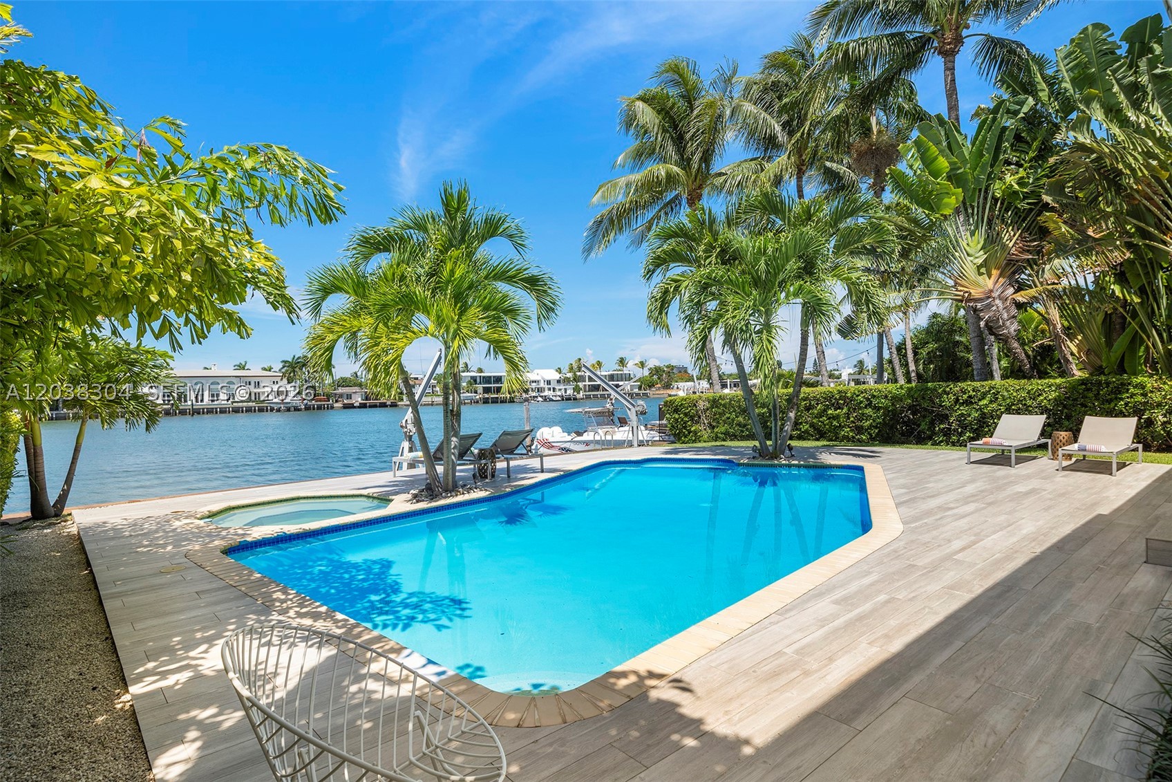 365 N Shore Dr
