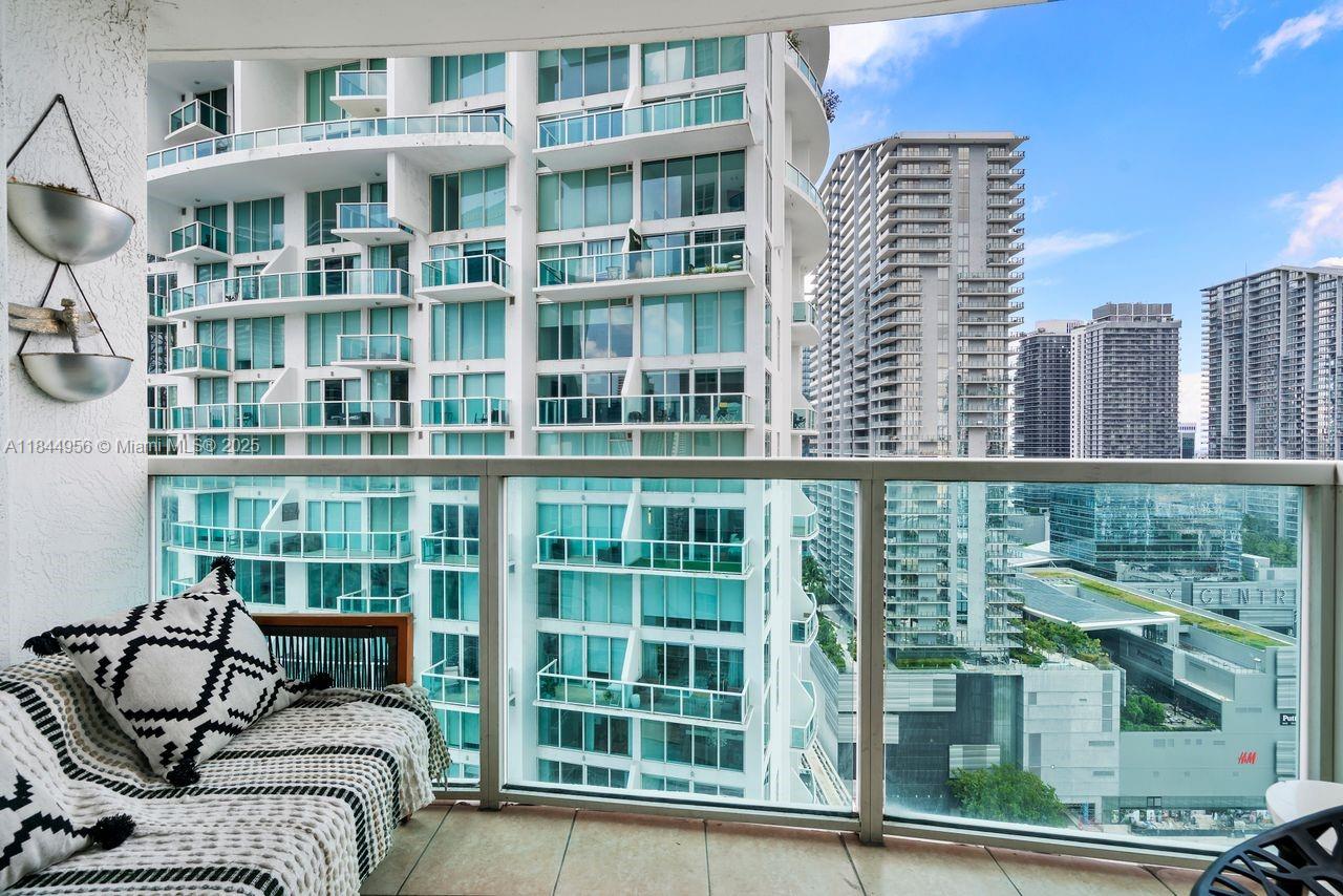 BRICKELL ON THE RIVER N T - Residential