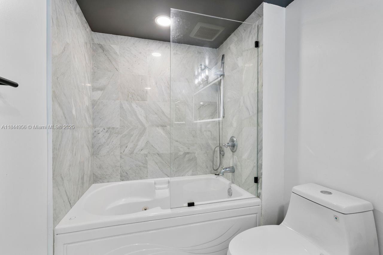 BRICKELL ON THE RIVER N T - Residential