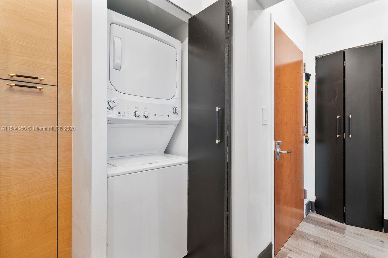 BRICKELL ON THE RIVER N T - Residential