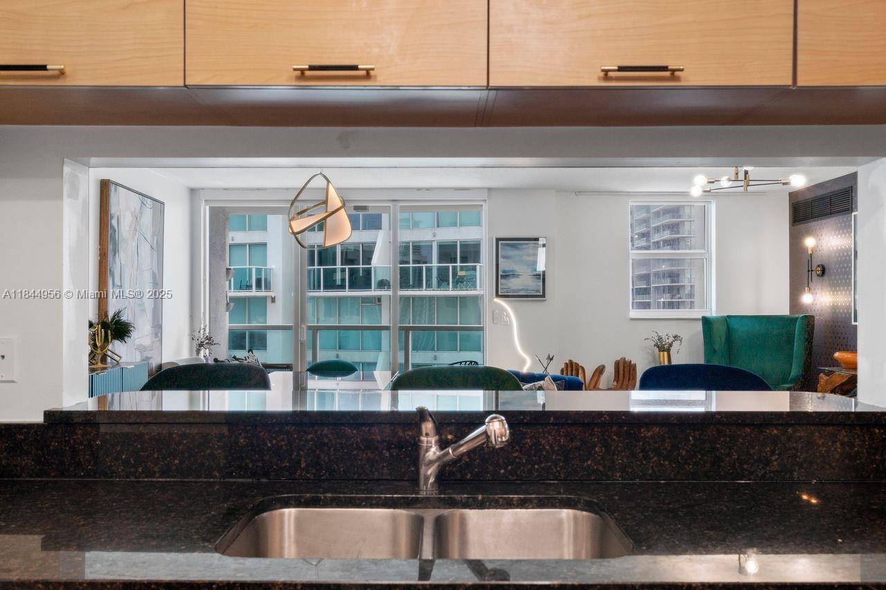 BRICKELL ON THE RIVER N T - Residential