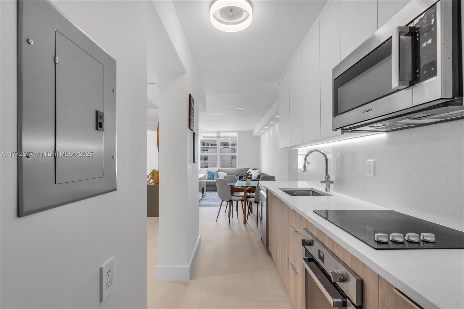 THE DECOPLAGE CONDO - Residential