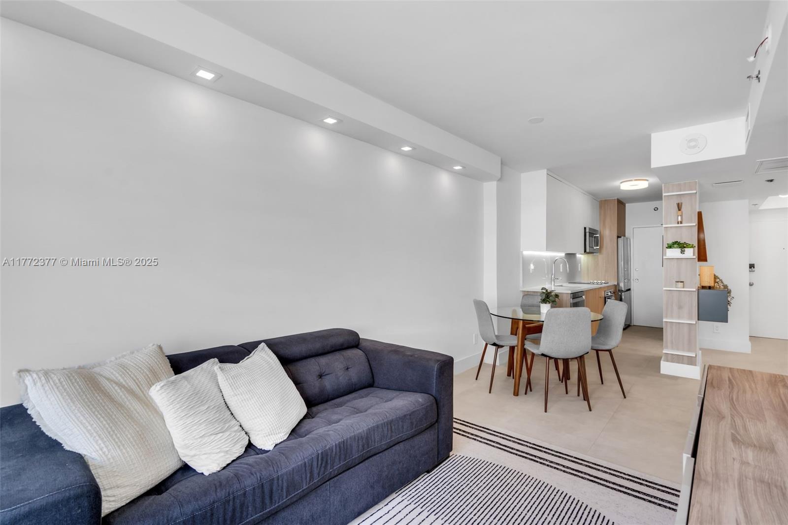 THE DECOPLAGE CONDO - Residential