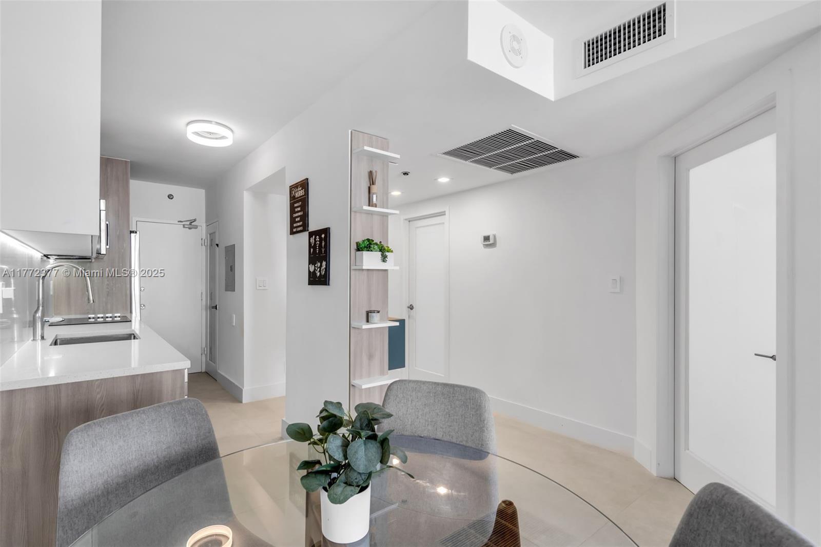 THE DECOPLAGE CONDO - Residential