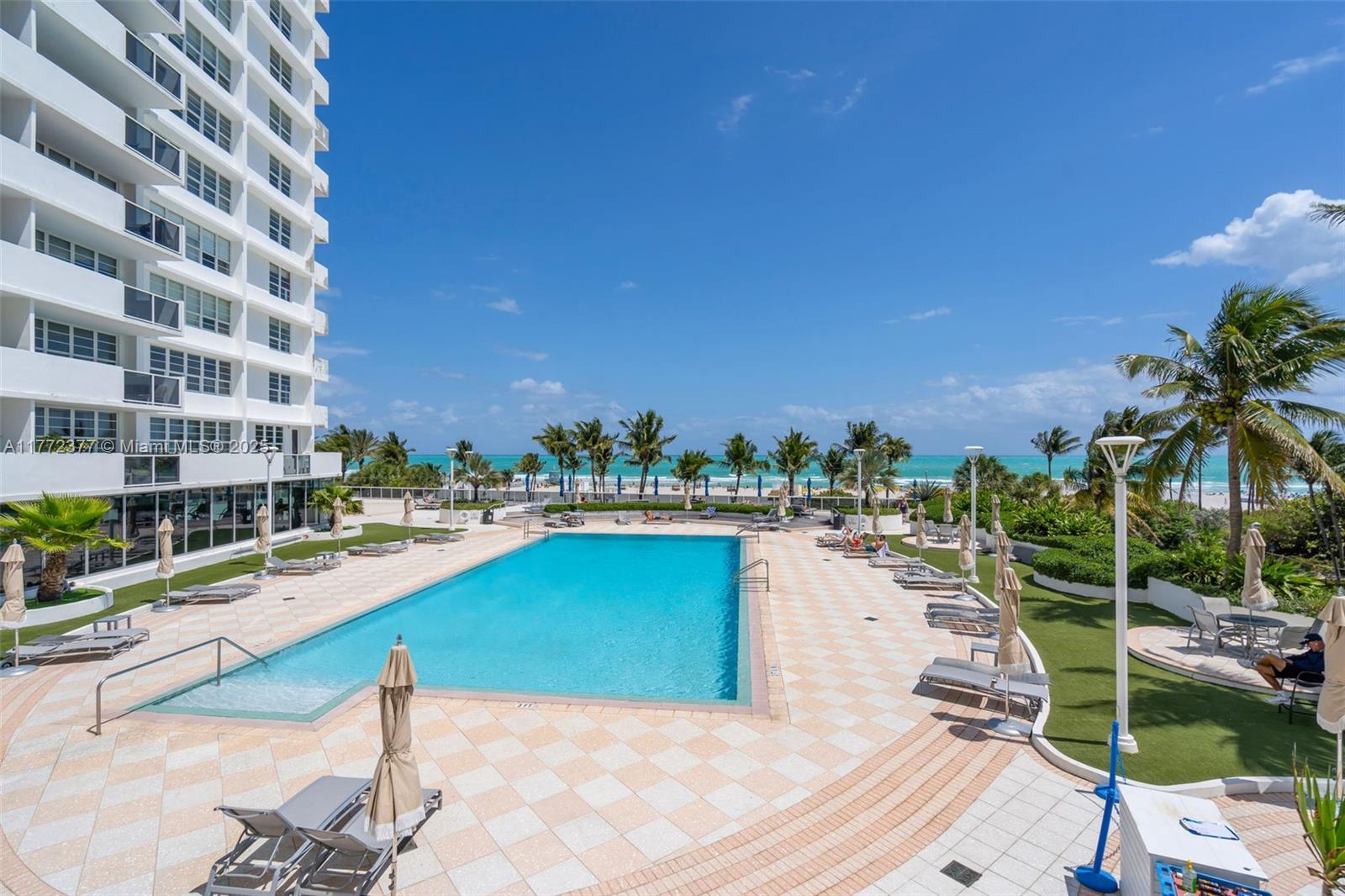 THE DECOPLAGE CONDO - Residential