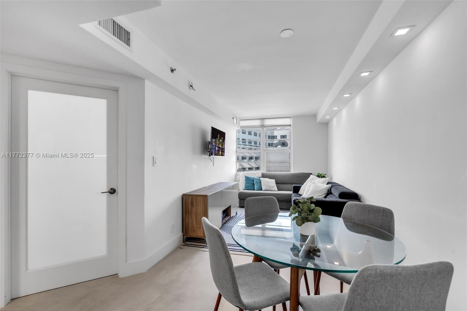 THE DECOPLAGE CONDO - Residential