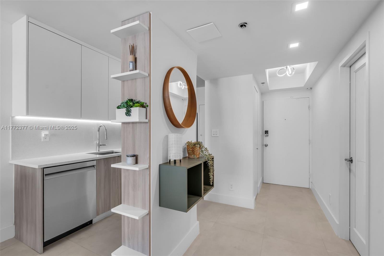 THE DECOPLAGE CONDO - Residential