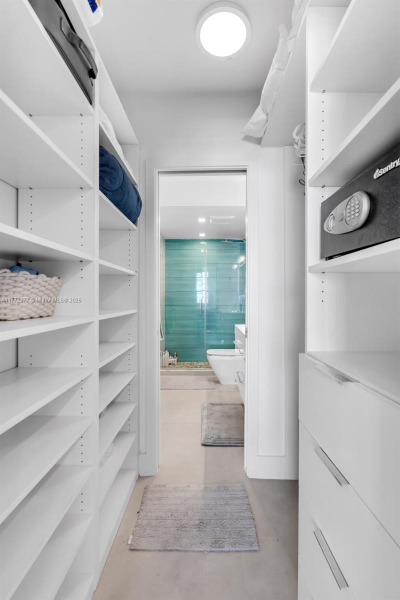 THE DECOPLAGE CONDO - Residential