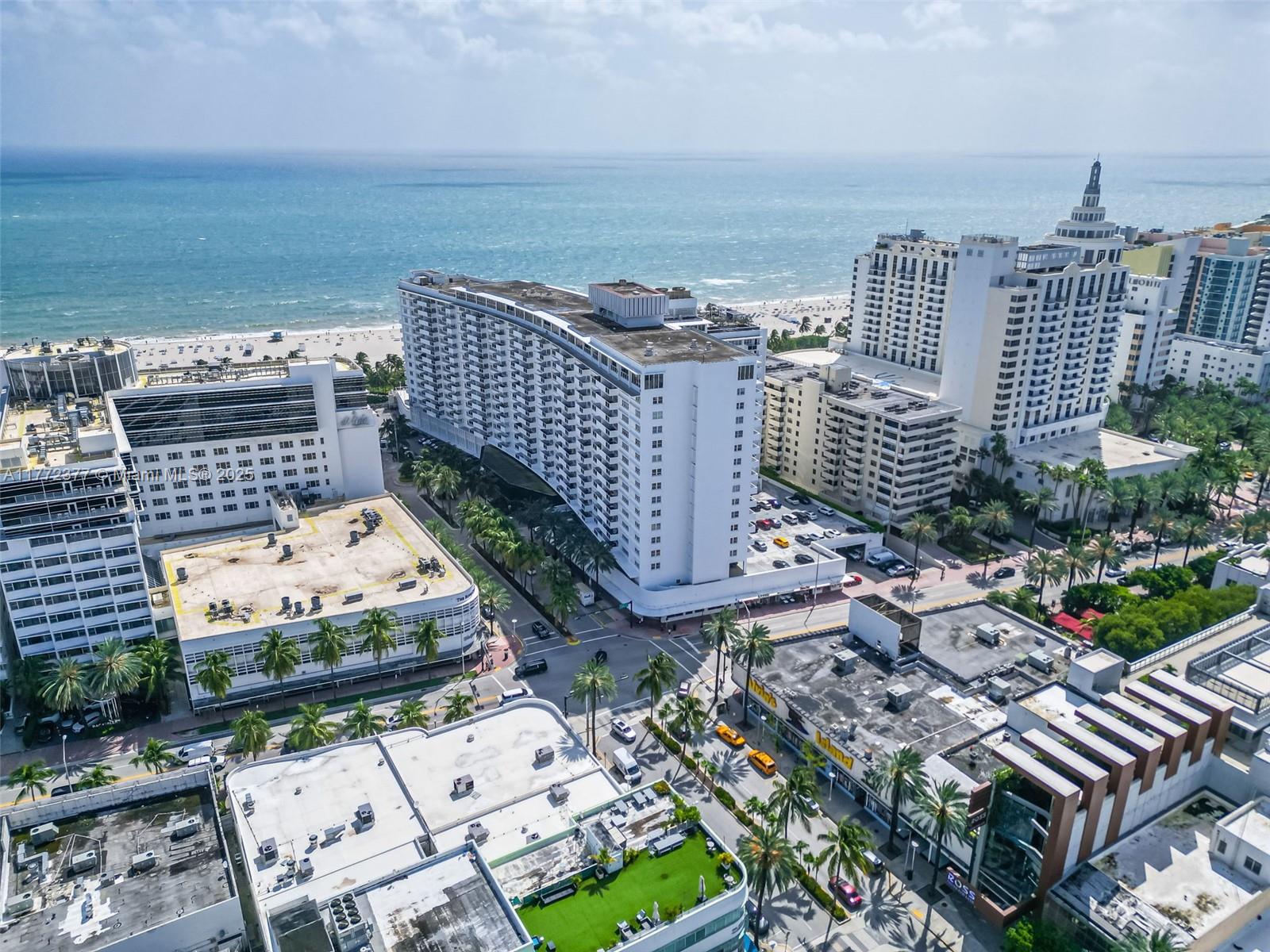 THE DECOPLAGE CONDO - Residential