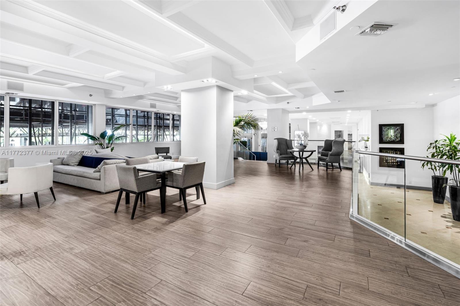 THE DECOPLAGE CONDO - Residential