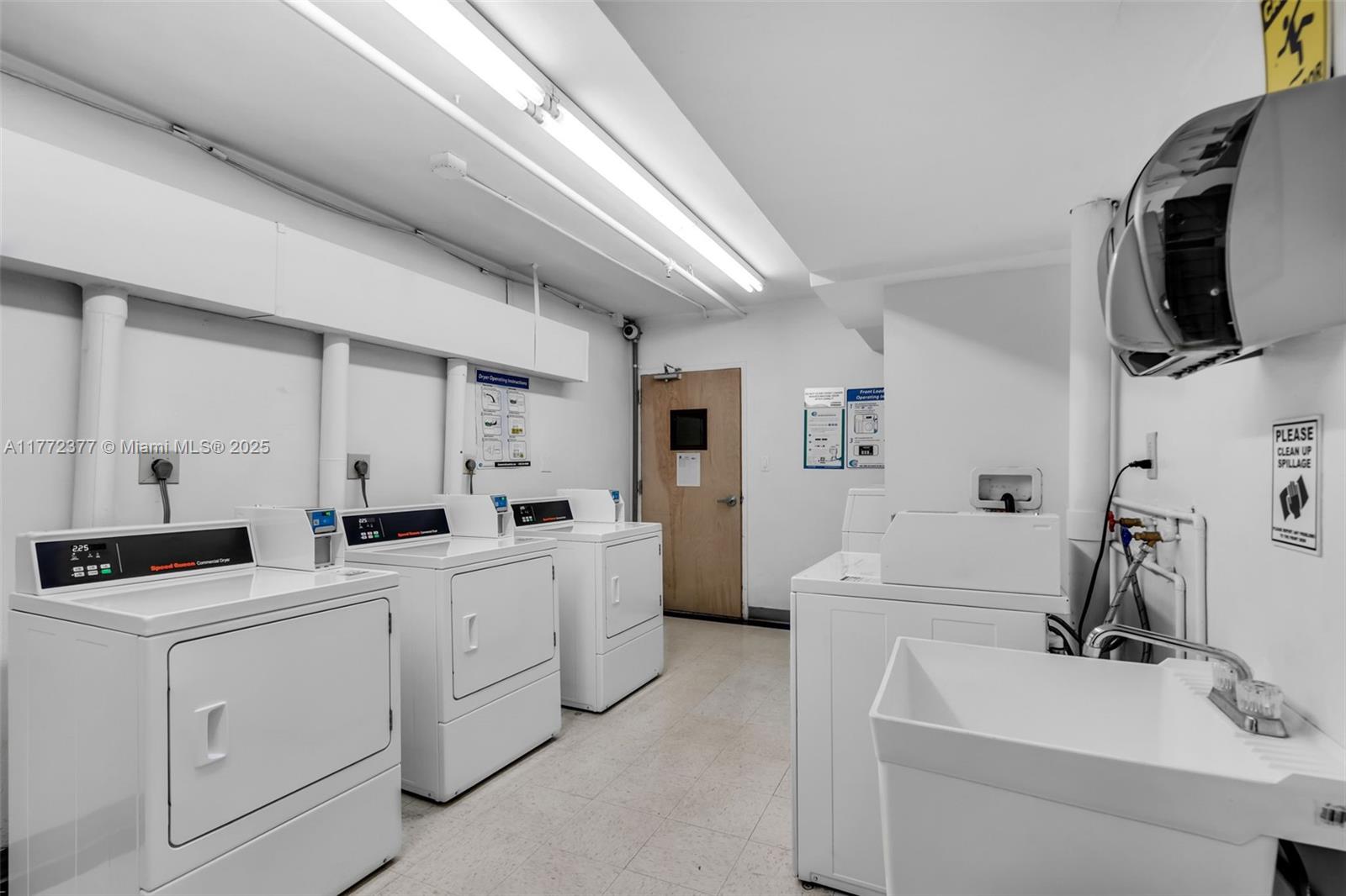 THE DECOPLAGE CONDO - Residential