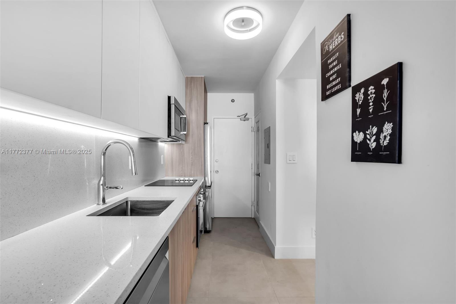 THE DECOPLAGE CONDO - Residential