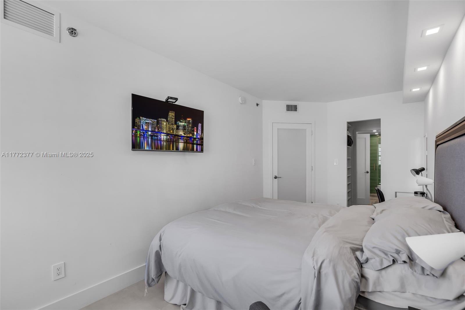 THE DECOPLAGE CONDO - Residential