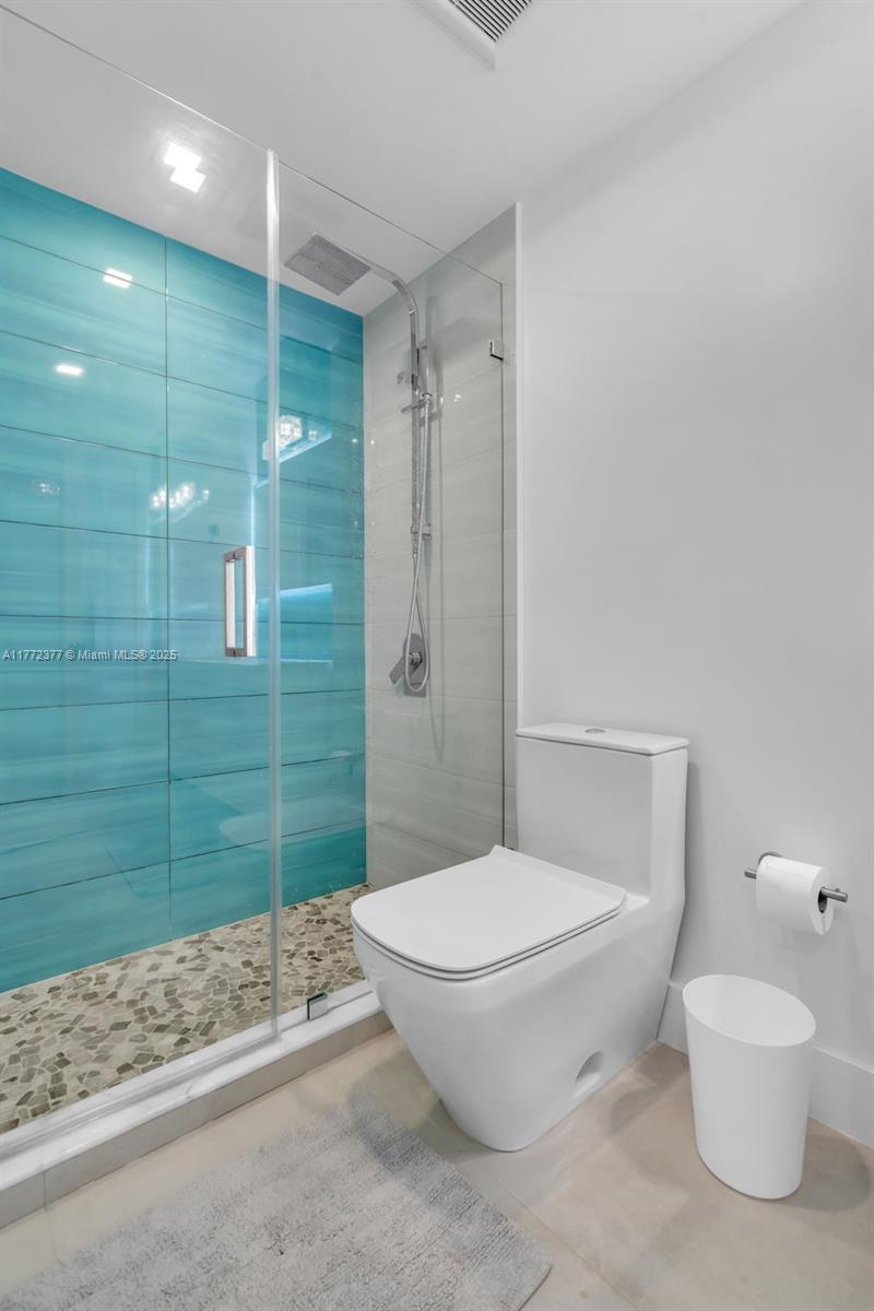 THE DECOPLAGE CONDO - Residential