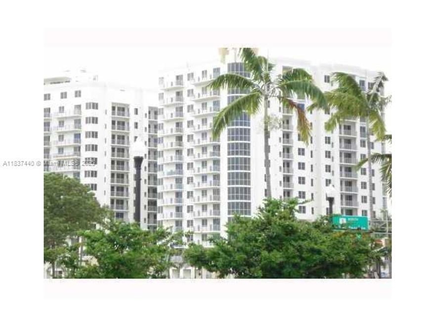 3 Bedroom, 2 bath apartment with laminate floors and a wrap-around balcony overlooking the park on Hollywood Circle. Situated in a luxury building offering all amenities, including a pool, fitness center, recreation room, movie screening room, computer center, and garage parking. Features include stainless steel appliances, and in-unit washer/dryer. Excellent location on Hollywood Circle, close to the beach, shopping, and recreational activities. Good credit required.