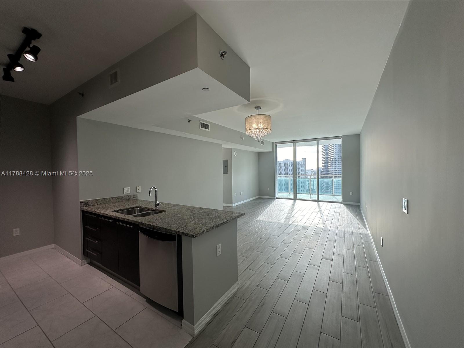 Rental Property at 950 Brickell Bay Dr 3101, Miami, Broward County, Florida - Bedrooms: 1 
Bathrooms: 1  - $3,200 MO.