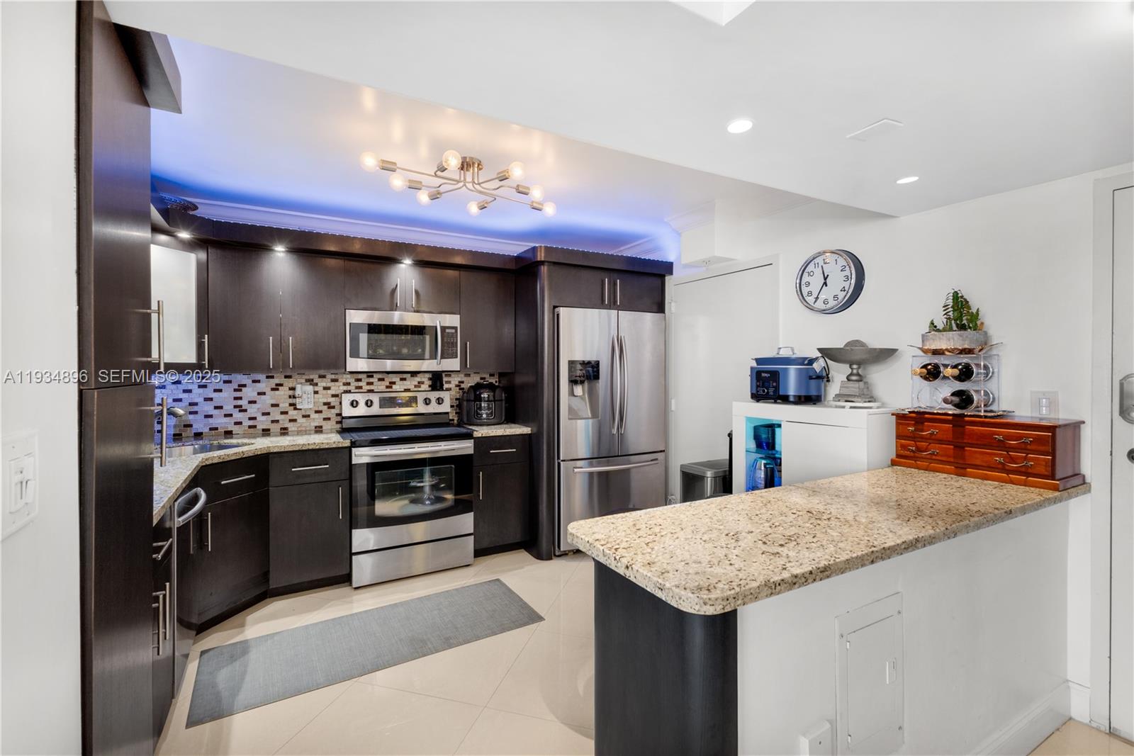 COMMODORE PLAZA CONDO - Residential