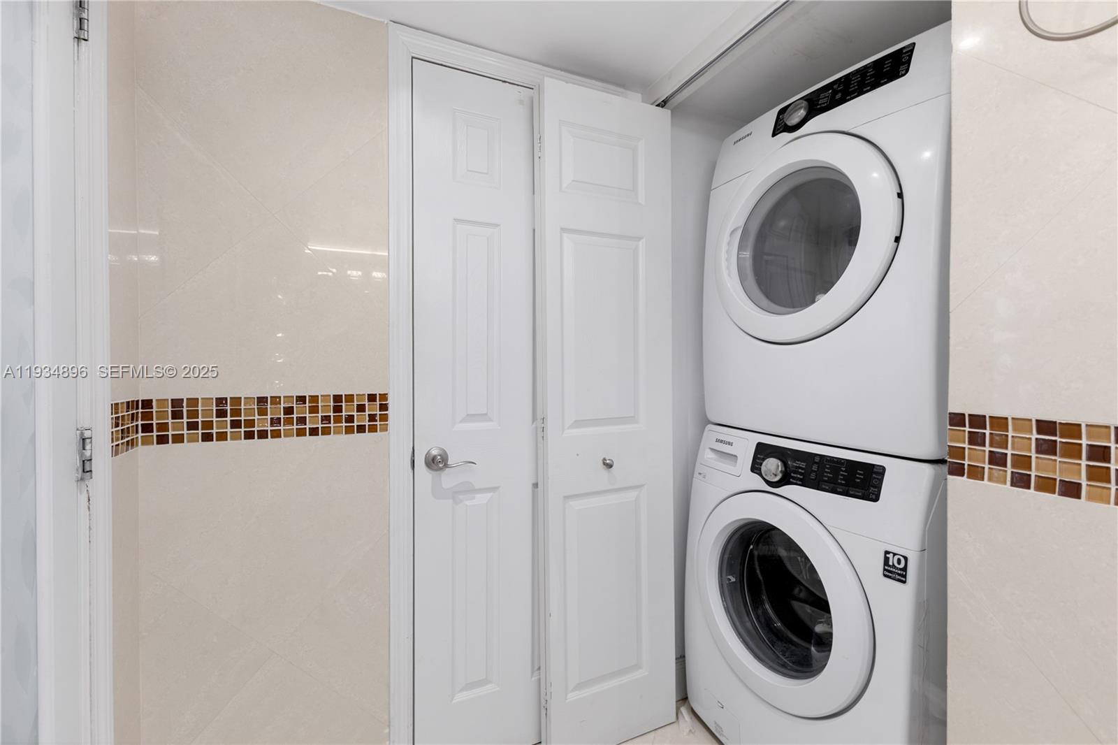 COMMODORE PLAZA CONDO - Residential