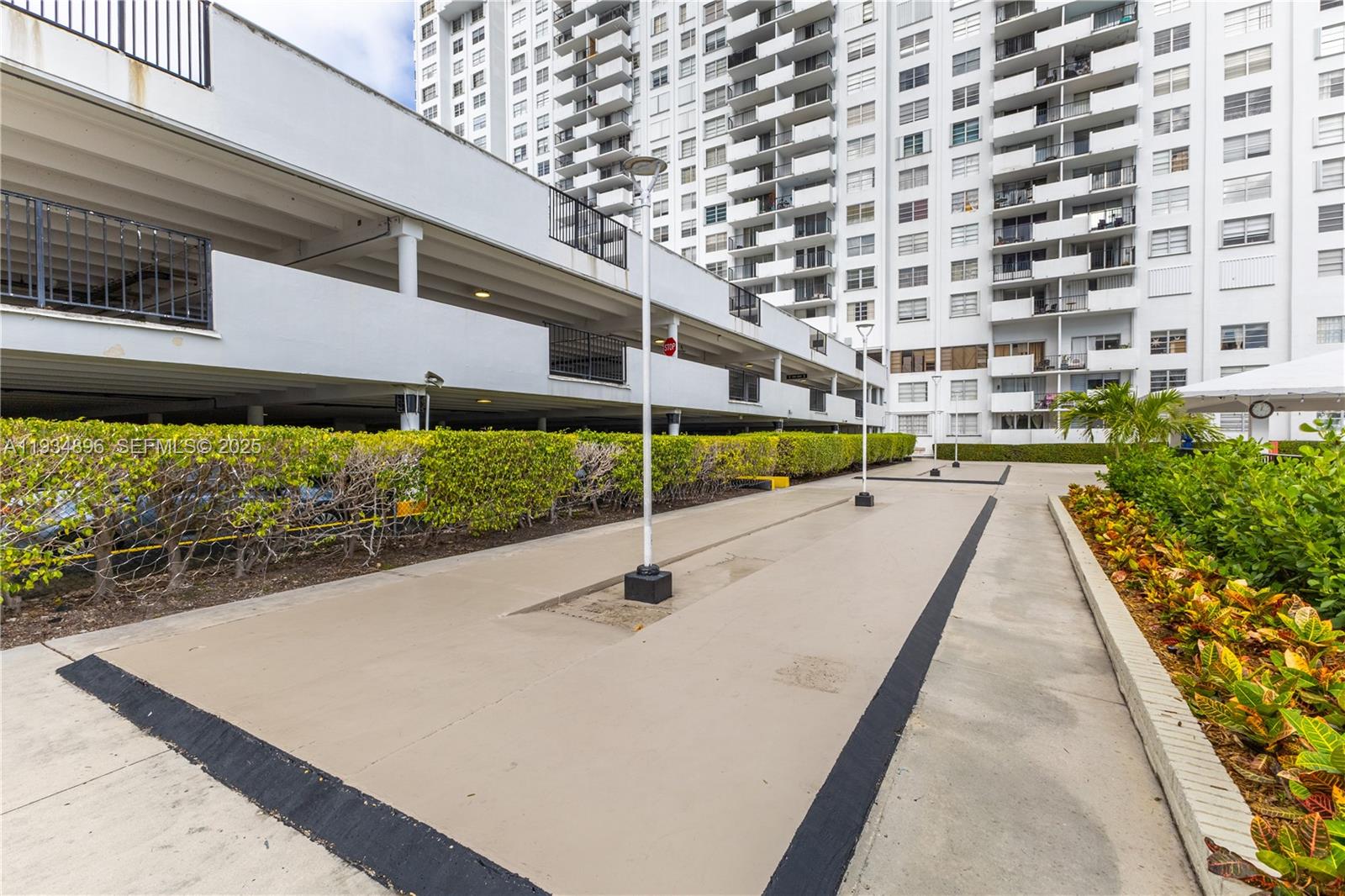 COMMODORE PLAZA CONDO - Residential