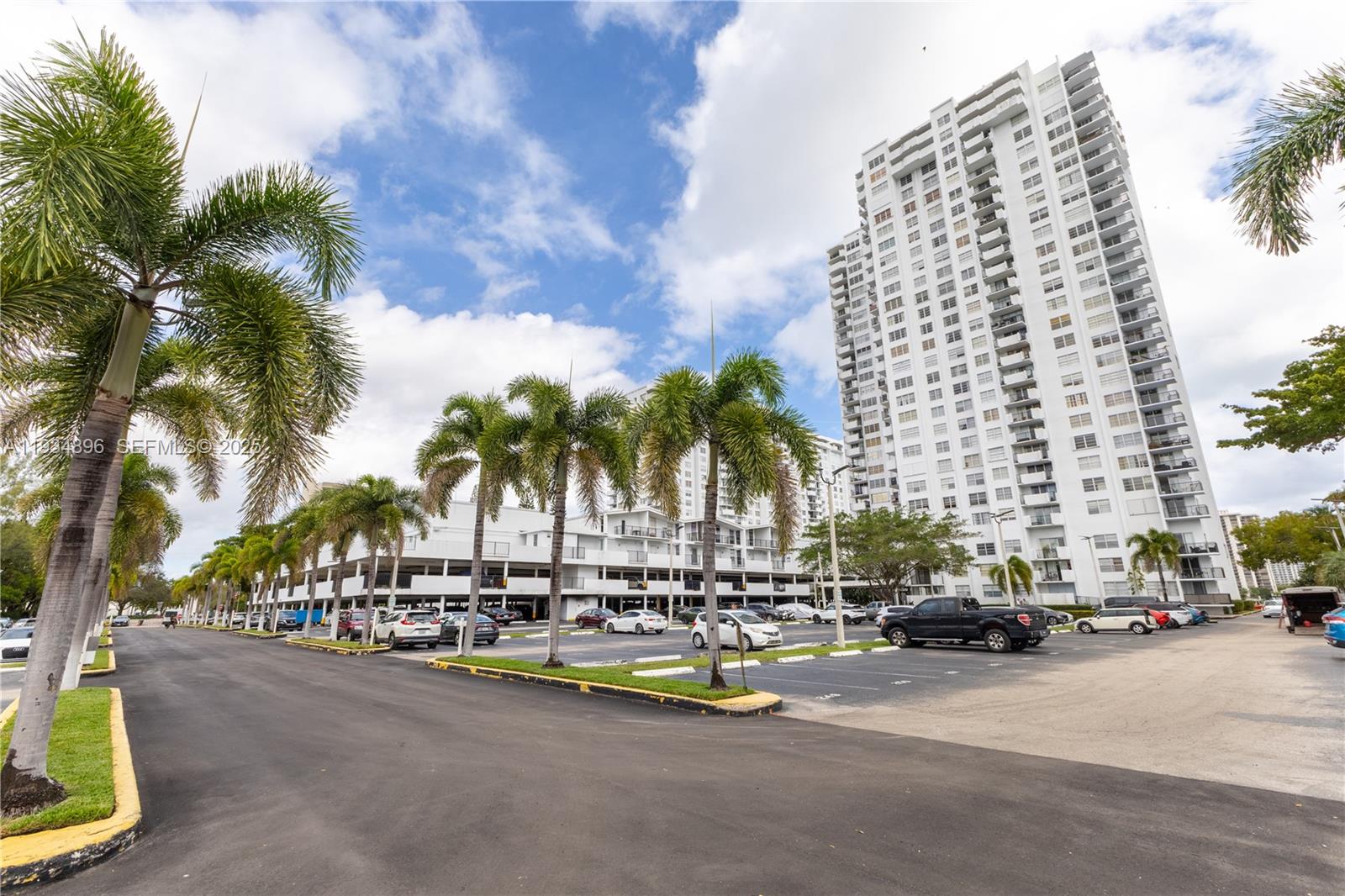 COMMODORE PLAZA CONDO - Residential